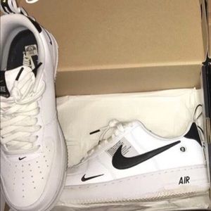 Mens Air Force 1, Size 9.5